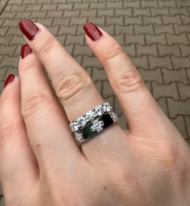 Customer photo review of Luxury 5-Stone Ring/Band 4MM - Moissanite (Protective Rhodium Plated)