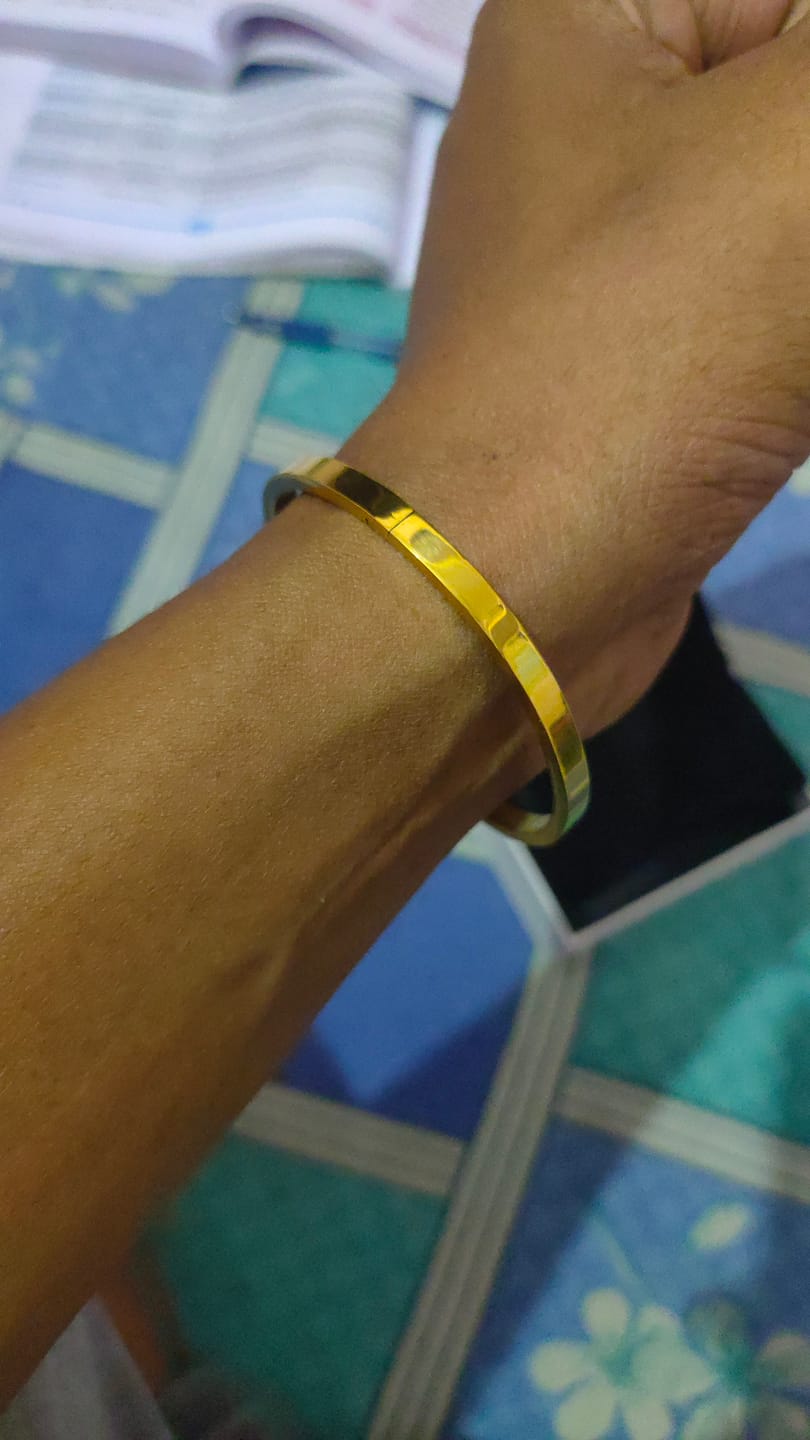 Customer photo review of Plain Stackable Bangle Bracelet |4MM