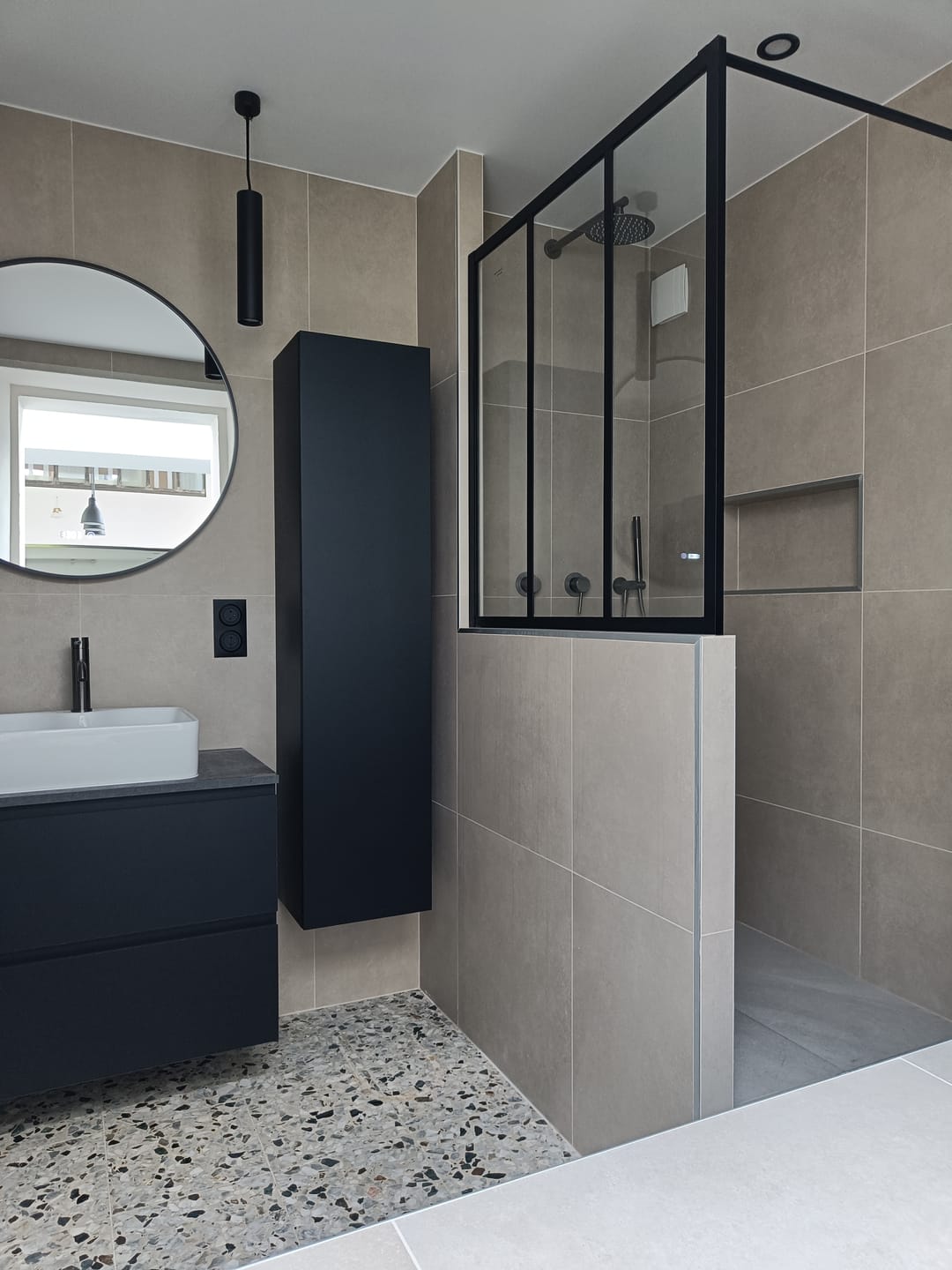 Customer photo review of Colonne de douche encastrable gris brossé