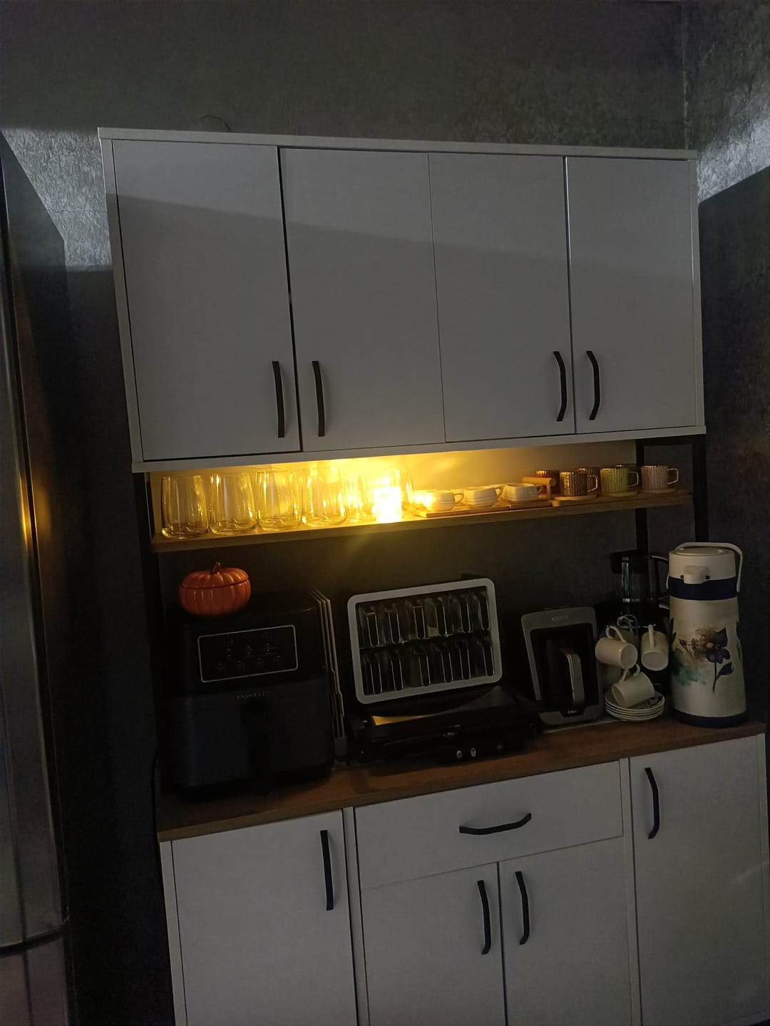 Customer photo review of Rani JE209 Çok Amaçlı Dolap 8 Kapaklı 2 Çekmeceli Raflı Kiler Mutfak Dolabı Beyaz - Sepet Ceviz