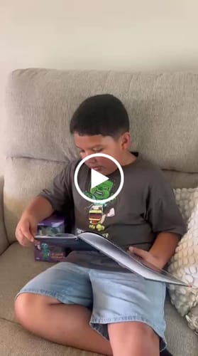 Customer video review of El Señor Cucubano | Figura de Vinil Coleccionable