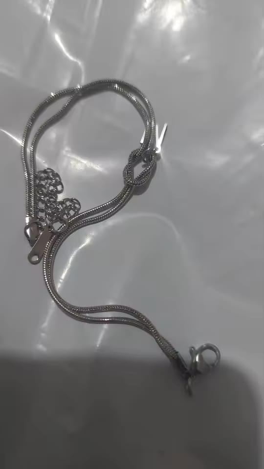Customer photo review of Pulsera Nudo Eterno 2.0