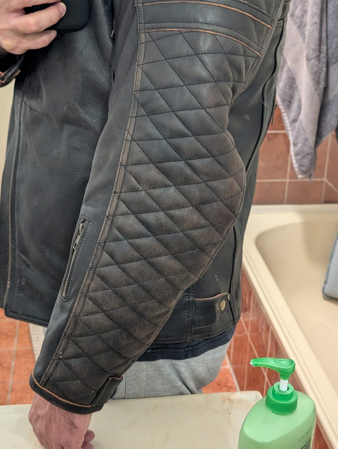 Customer photo review of GEN 2 'ol Bobber' | Diamond Quilted Premium Motorbike Jacket | Distressed Charcoal Brown