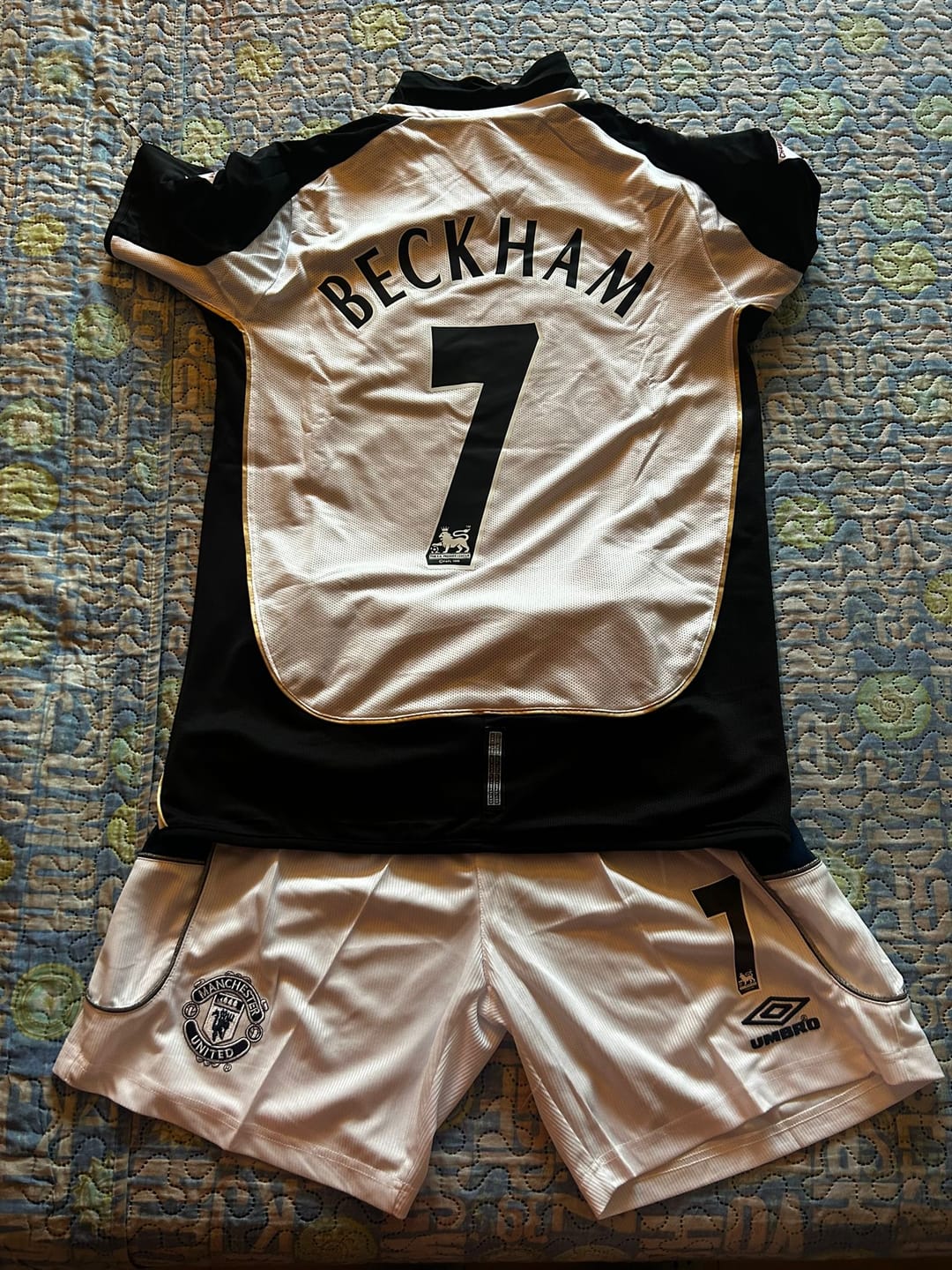 Customer photo review of Roy Keane Manchester United 2001/02 Retro Reversible Kids Football Jersey Kit