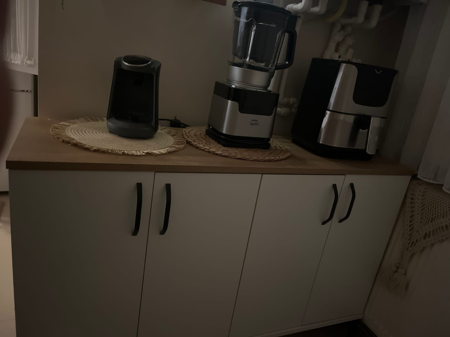 Customer photo review of Rani JE162 Kahve Köşesi Çok Amaçlı Dolap 4 Kapaklı Kiler Mutfak Dolabı Beyaz - Sepet Ceviz