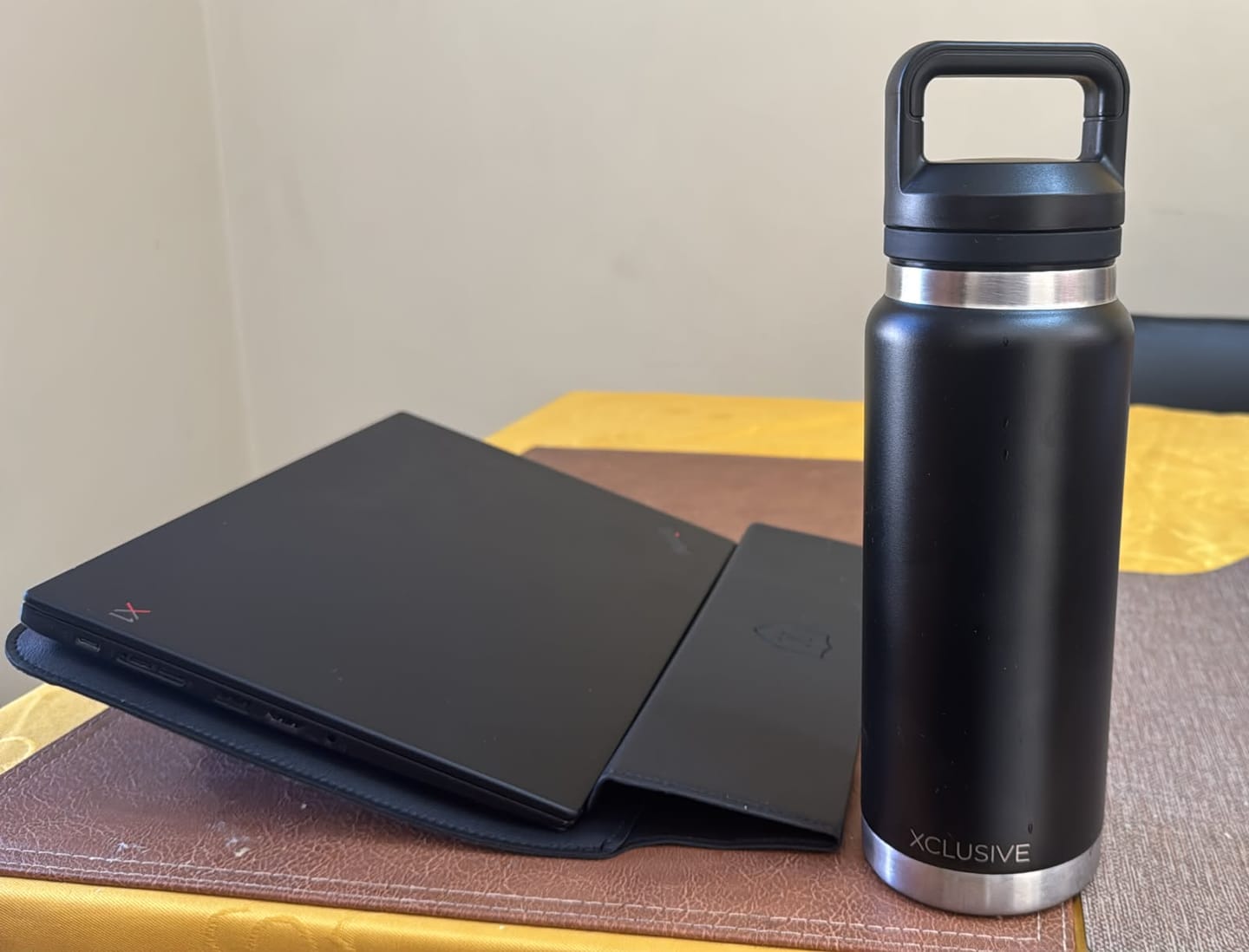 Customer photo review of Funda Notebook Smart Workstation
