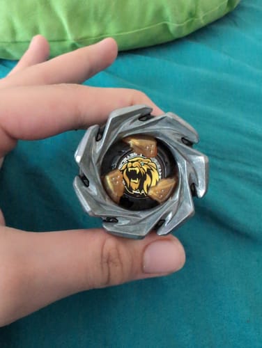 Customer photo review of Takara Tomy Beyblade X UX-06 Booster Leon Crest 7-60GN