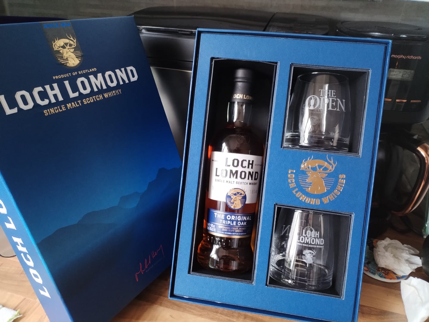Customer photo review of Loch Lomond Original Triple Oak Whisky & 2 Glass Gift Set