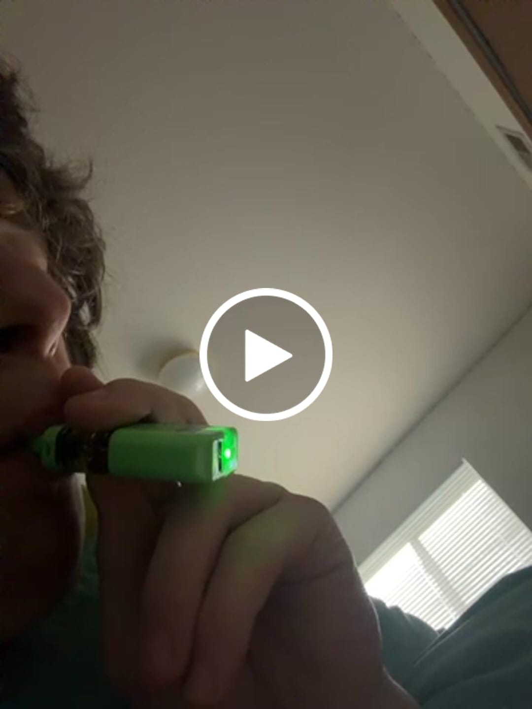 Customer video review of BLUE RASPBERRY 1.5ML VAPE