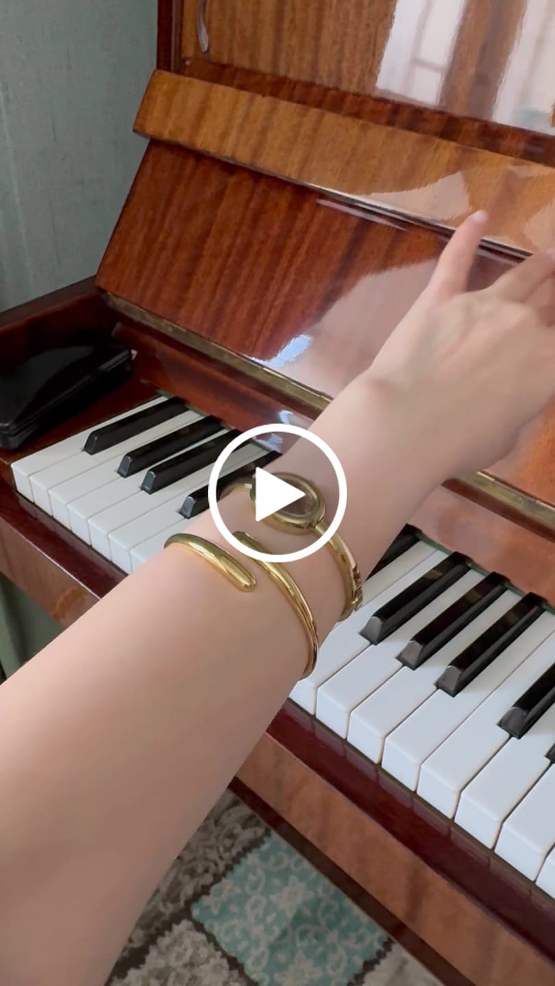 Customer video review of Maggy Bracelet