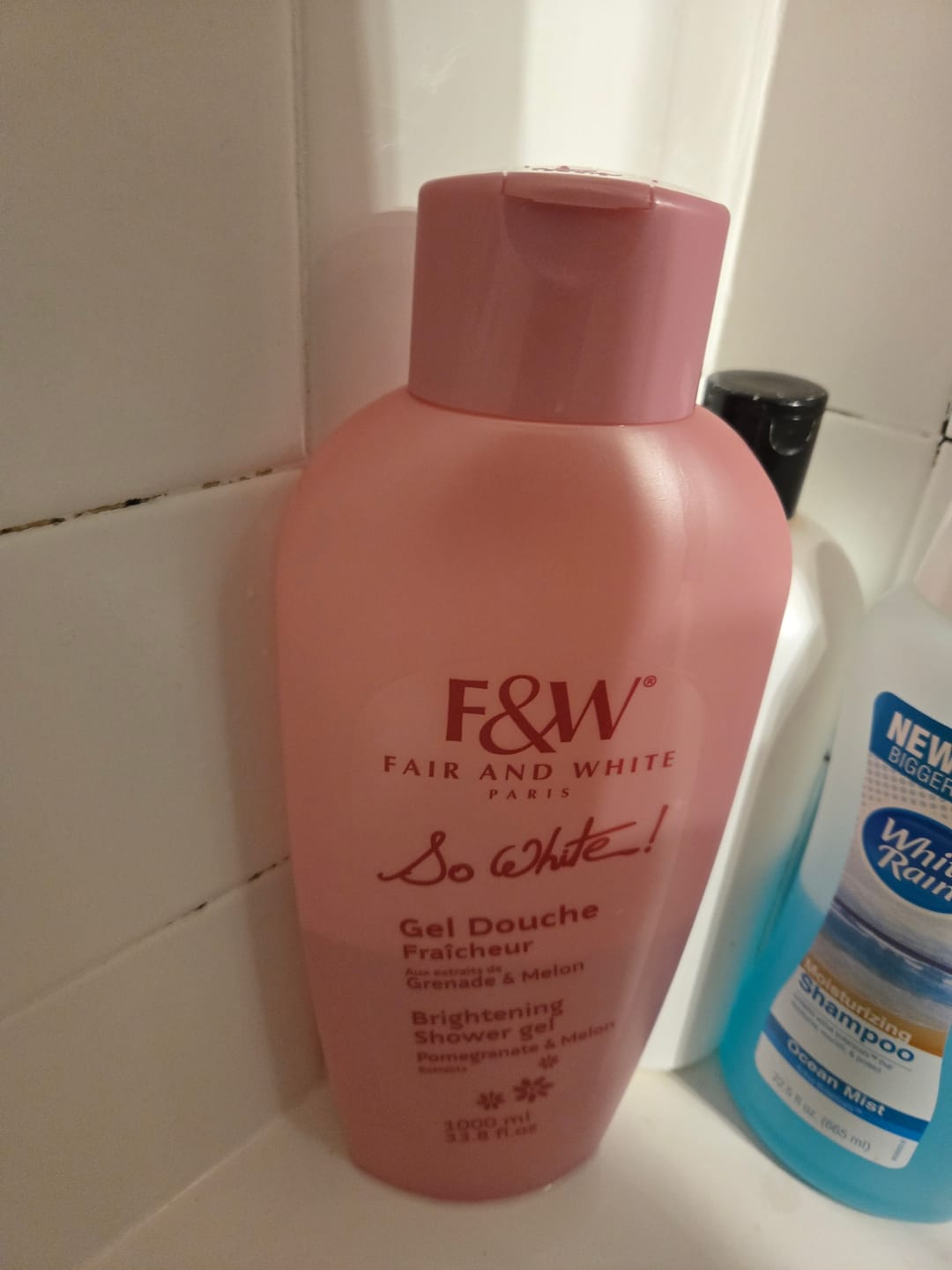 Customer photo review of Fair And White So White Brightening Shower Gel 1000ml / 33.8 fl oz