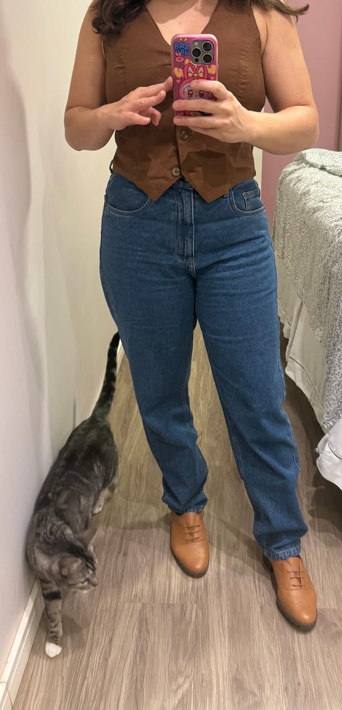 Customer photo review of Calça Jeans Mom Jequitibá Azul Médio