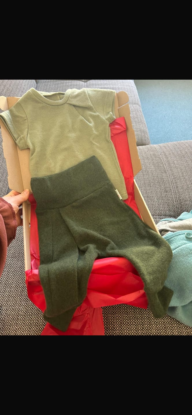 Customer photo review of Kaschmir Baby Mitwachshose dunkle Olive