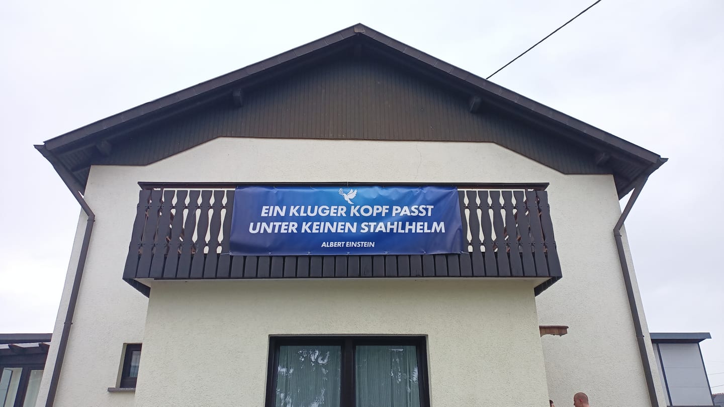 Customer photo review of BANNER / PVC-PLANE extralang 3m x 1m • EINSTEIN: STAHLHELM