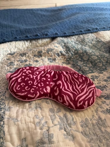 Reseña con foto de un cliente sobre Antifaz Para Dormir Animal Print Dreamy