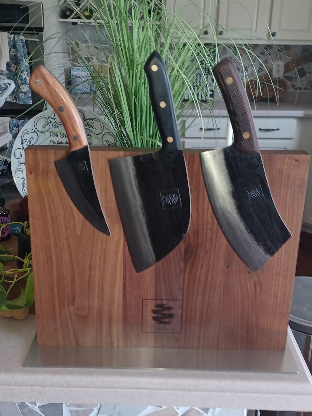 Customer photo review of FREE Walnut Magnetic Knives Holder