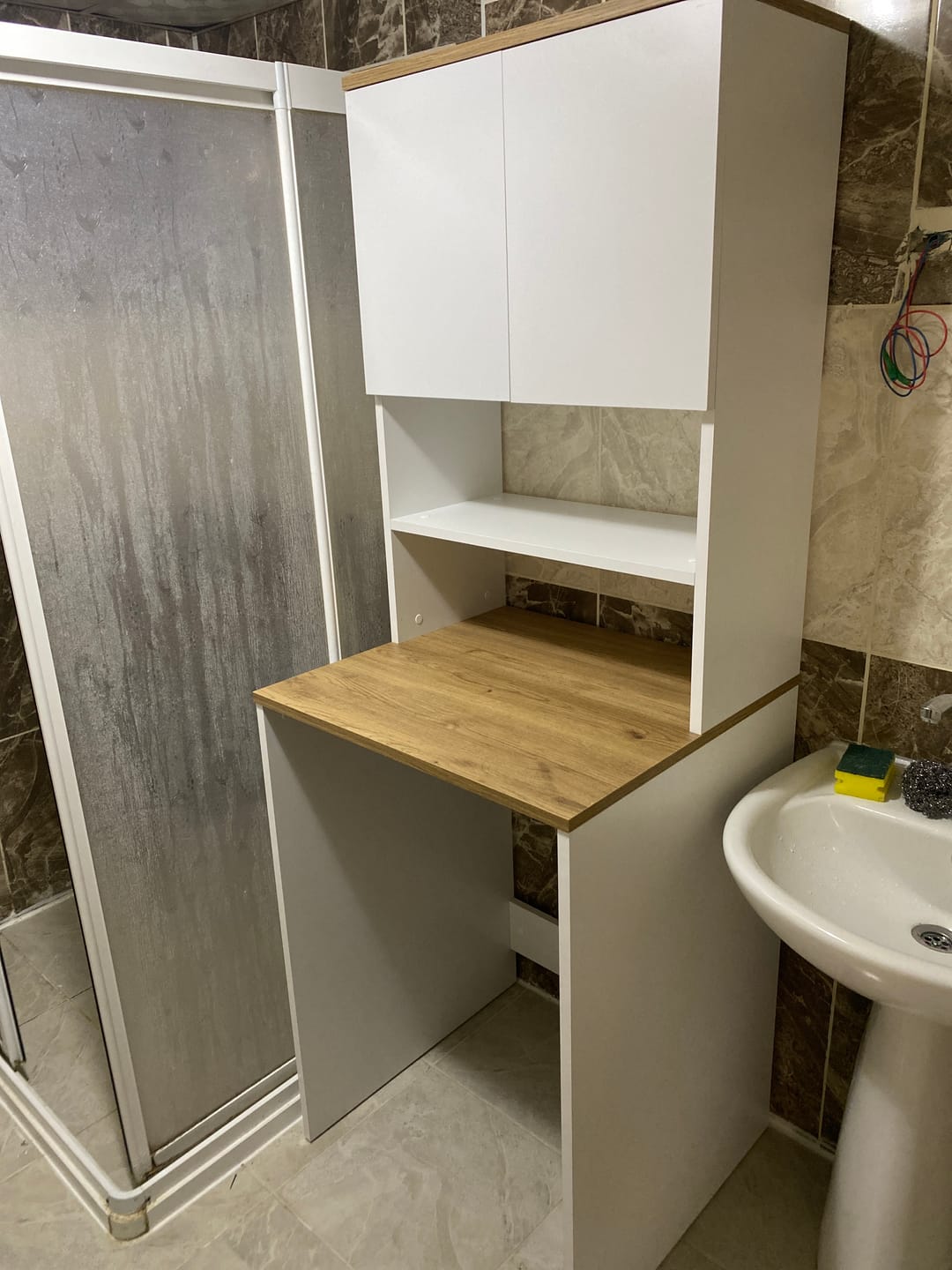 Customer photo review of Rani KD101 Çamaşır Makinesi Dolabı 3 Raflı Kapaklı Banyo Dolabı Beyaz - Sepet Ceviz