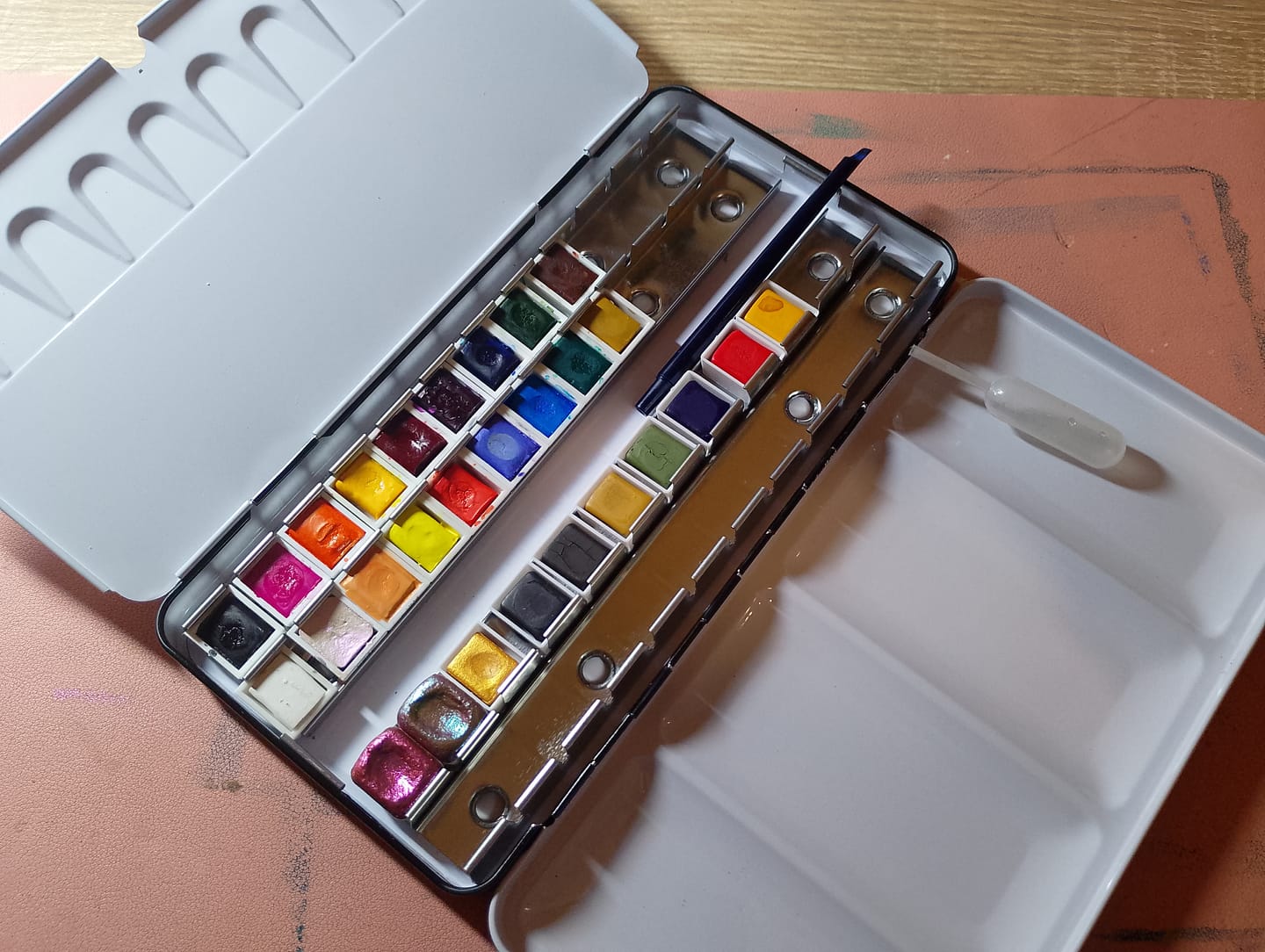 Customer photo review of Caja Vacía Metálica para Acuarelas
