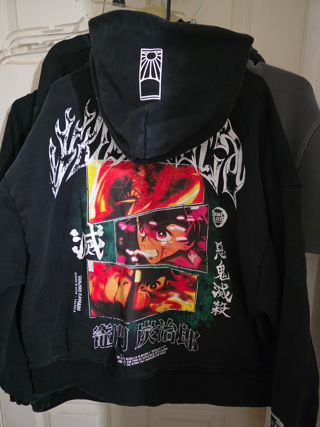 Customer photo review of 5068 - Demon Slayer: Kimetsu no Yaiba - Hoodies