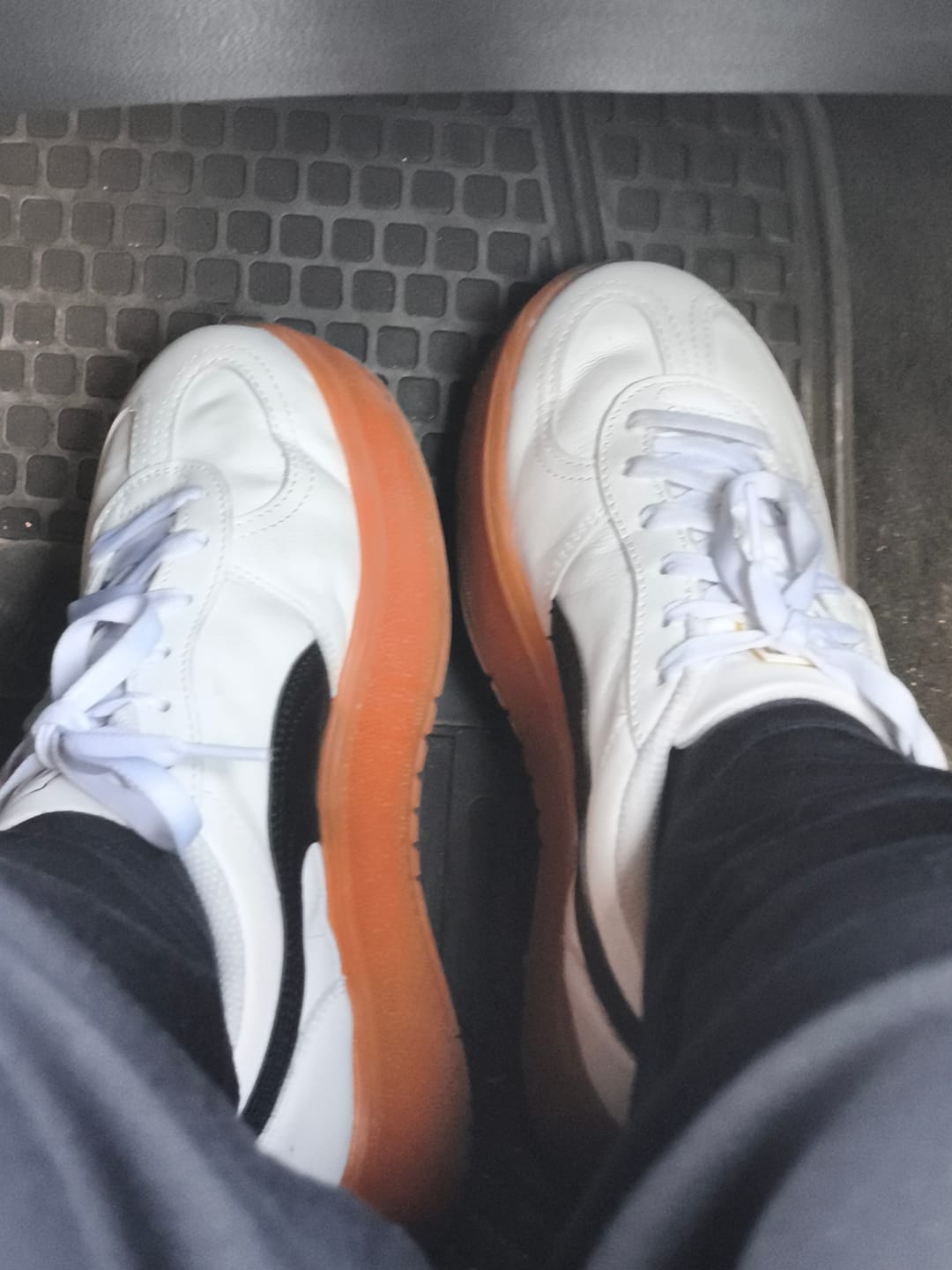 Customer photo review of Zapatillas Puma Palermo Elevata Lth Mujer Blanco