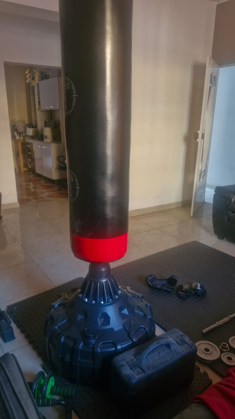 Customer photo review of Saco de Boxeo Instructivo con Base de Pedestal