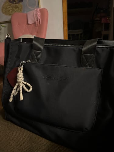 Reseña con foto de un cliente sobre Bolso Nylon Notebook Charm Corazón Street