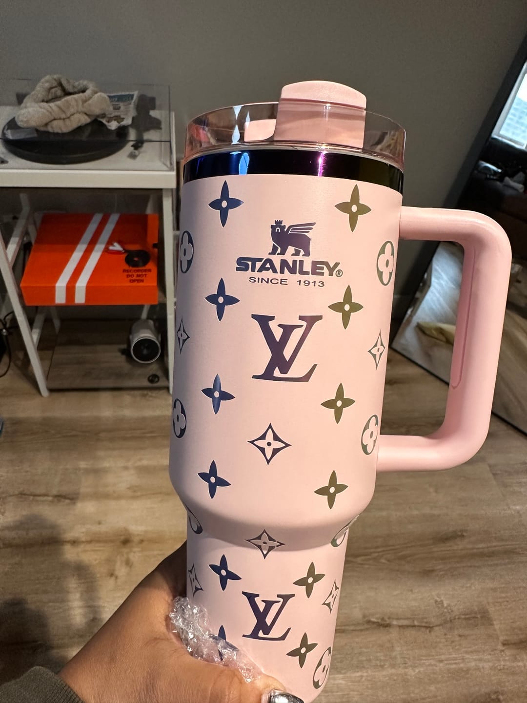 Customer photo review of Designer Holographic In-Car Insulated Cup 40OZ Free shipping by✈️✈️✈️
