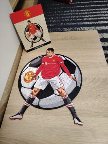Customer photo review of Cristiano Ronaldo - Wooden Puzzle