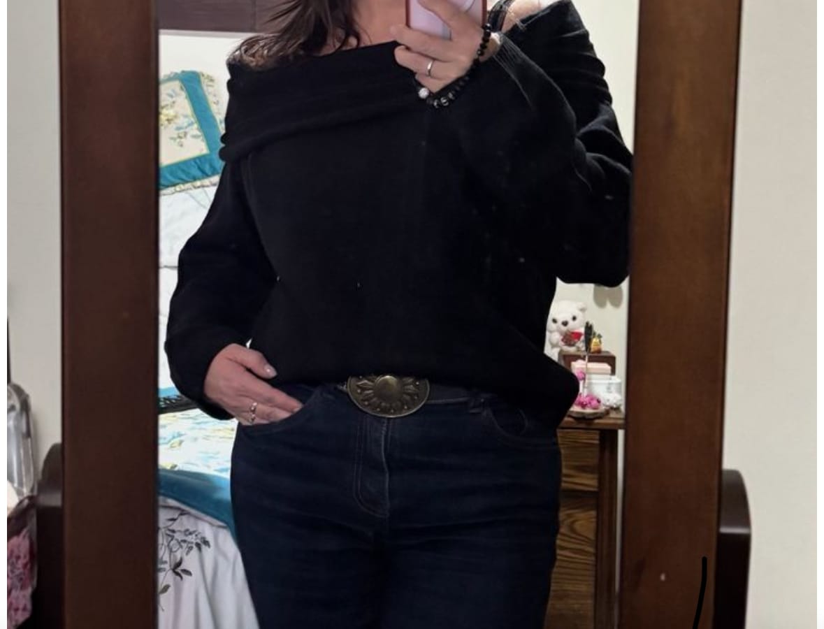Customer photo review of Sweater Hombro Drapeado Black