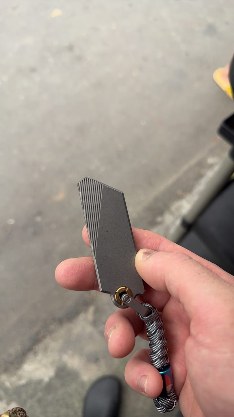 Customer photo review of G9 Utility Knife (Titanium/Brass)