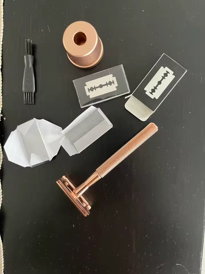 Customer photo review of סכין גילוח מתקדמת לעור חלק ללא גירויים ושערות חודרניות - Silk Razor