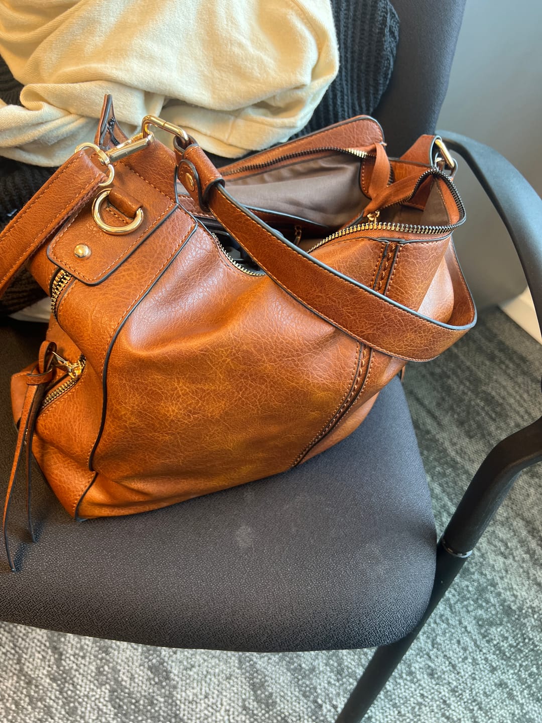Customer photo review of תיק כתף מעור לנשים