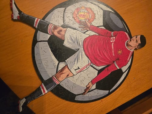 Customer photo review of Cristiano Ronaldo - Wooden Puzzle