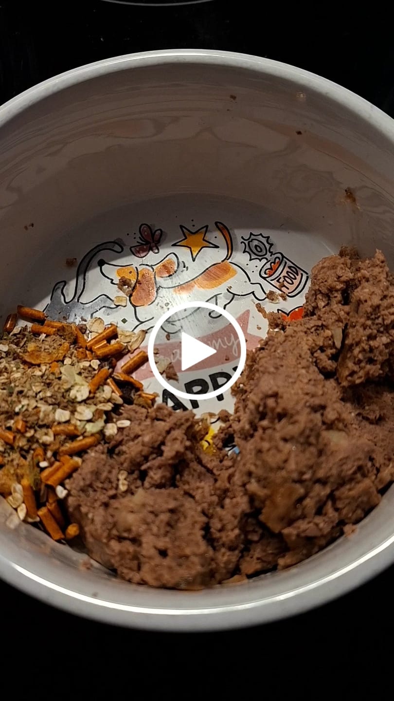 Customer video review of KALTGEPRESSTES HUNDEFUTTER HUHN MIT 10 SUPERFOODS | nährstoffreich & gut verträglich | ohne künstliche Zusatzstoffe
