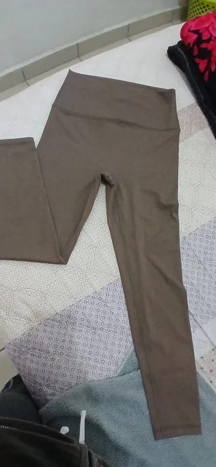 Customer photo review of Women's High Waisted Yoga Pants Hip Lifting Quick Dry Fitness Leggings Summer Sports Pants High Elasticity