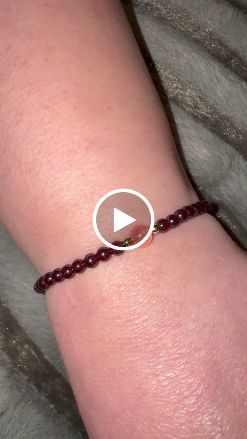 Customer video review of Rubin Armband - Perlen geschliffen
