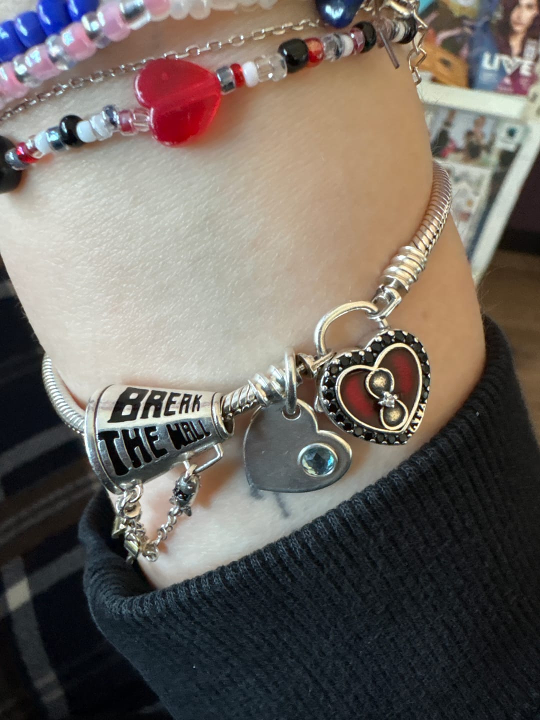 Customer photo review of Ateez PROJECT A-Z individual charms