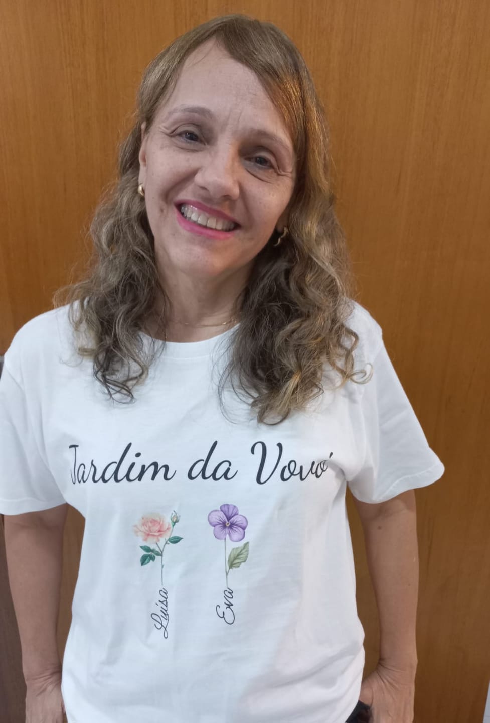 Customer photo review of Camiseta JARDIM DA VOVÓ - NOVAS FLORES  | Presente para Avó | Algodão 100%