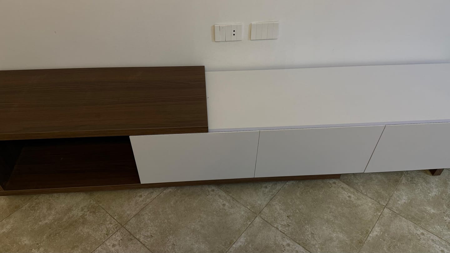 Customer photo review of ترابيزة تلفزيون - خشب MDF عالي الجودة - OSM-366