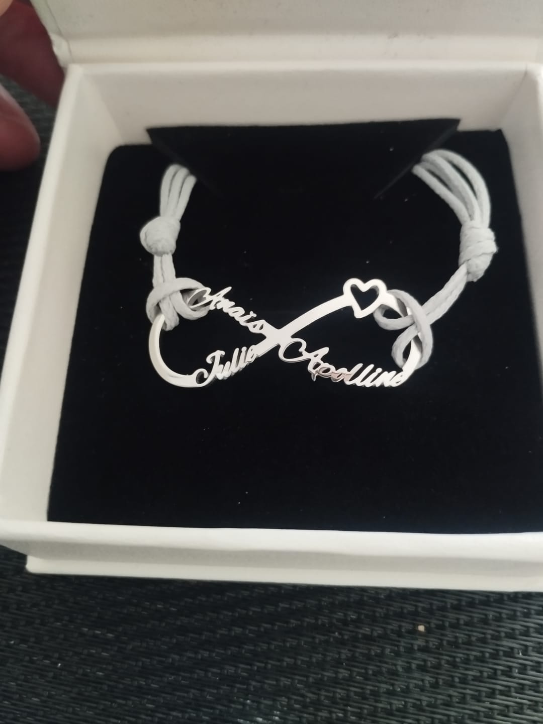 Customer photo review of Bracelet avec le signe de l'infini