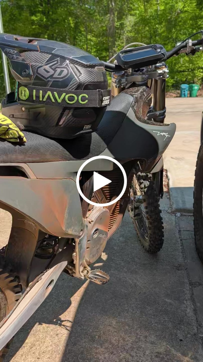 Customer video review of BLACKLINE® SYNTHETIC CLAY TOWEL