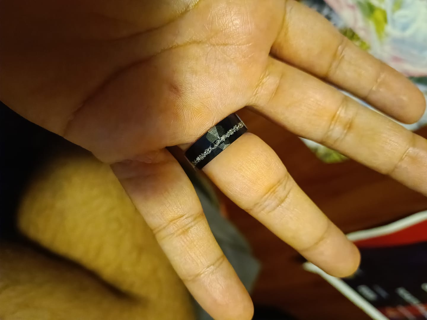 Customer photo review of Anillo Diamonds Trench Carburo de Tungsteno