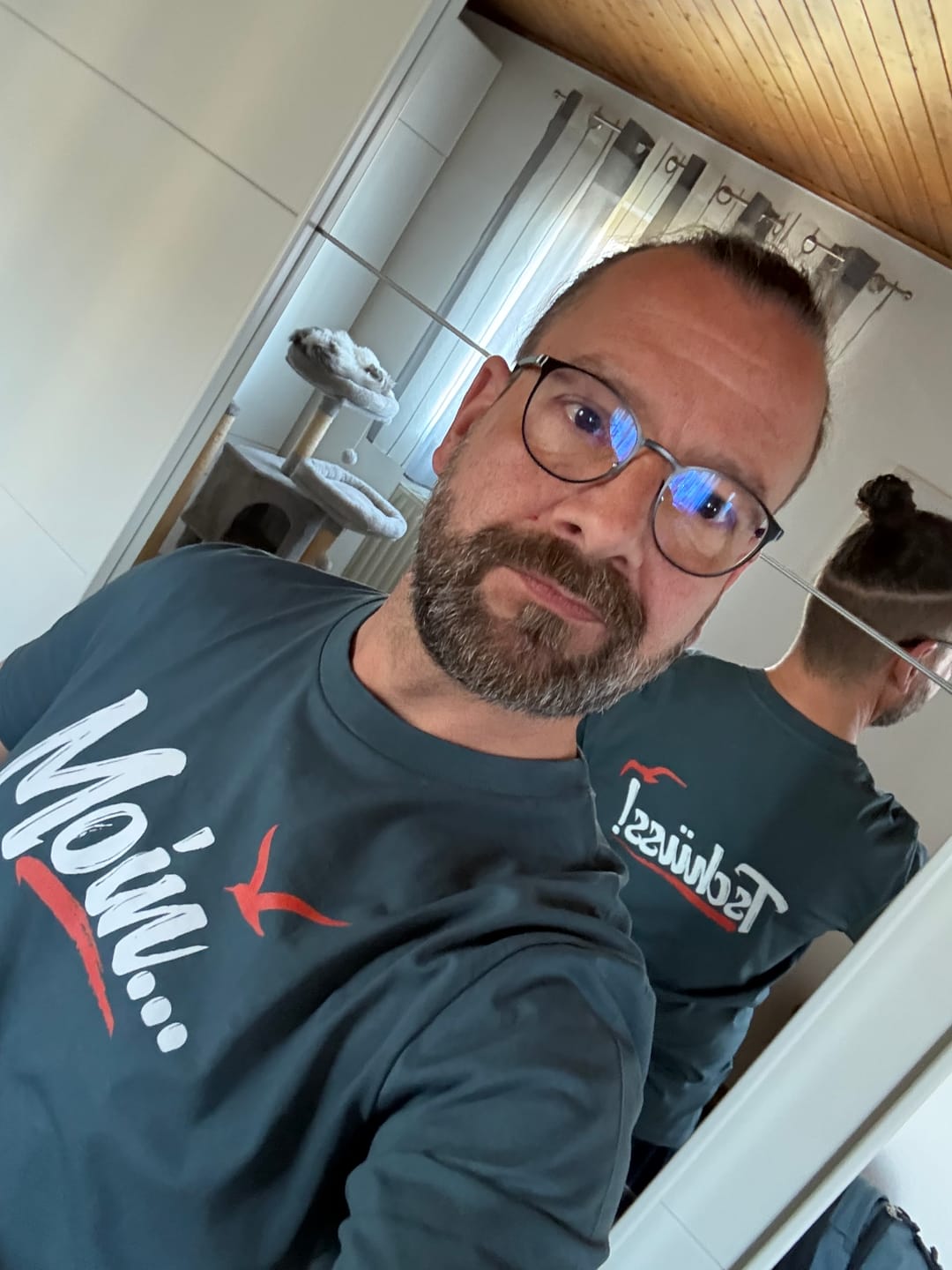 Customer photo review of Moin.. Tschüss! · Herren Premium Bio T-Shirt
