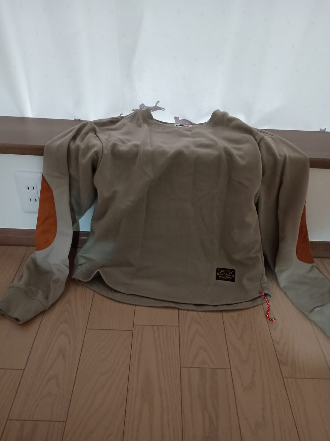 Customer photo review of 赤ヒモ付き　肘スエードパッチ入り裏パイルクルーネックスウェット