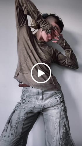 Customer video review of Personsoul Deconstructed Faux-Layer Long-Sleeve T-Shirt In Brown