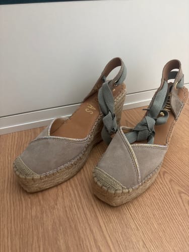 Reseña con foto de un cliente sobre Alpargata Leticia Gris
