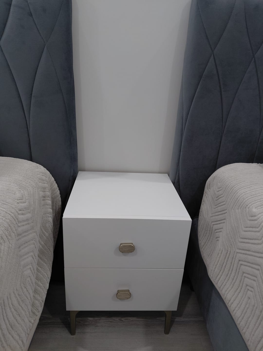 Customer photo review of Rani BD110 Modern Komodin 2 Çekmeceli Ayaklı Yatak Odası Beyaz