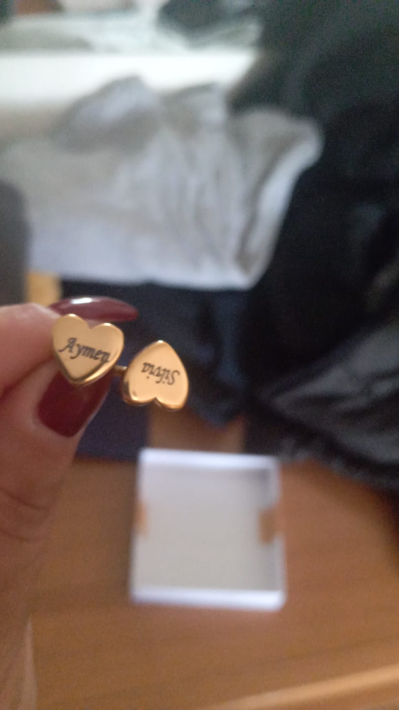 Customer photo review of My Hearts ✦ Anello Doppio Cuore con Incisioni