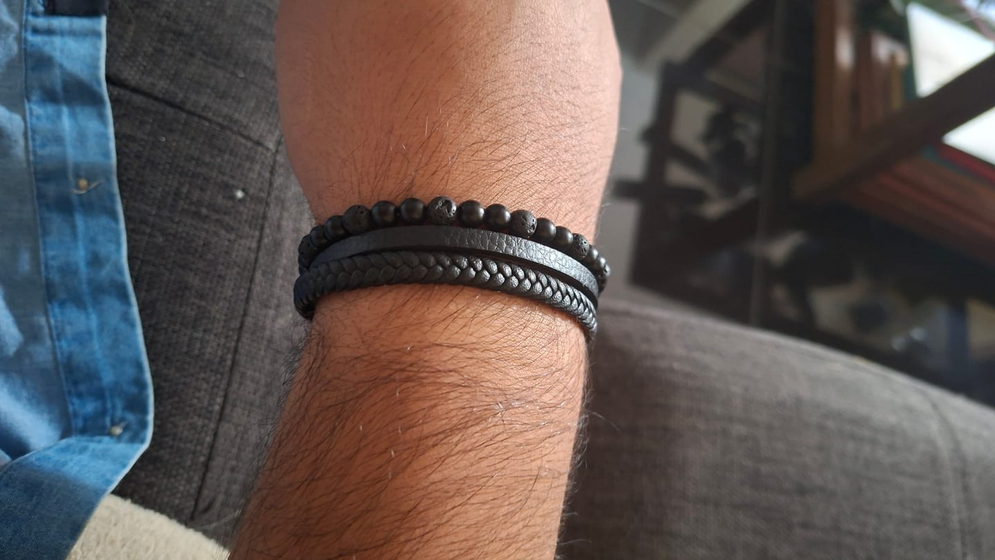 Customer photo review of Pulsera LeatherCraft Black - Private Collection