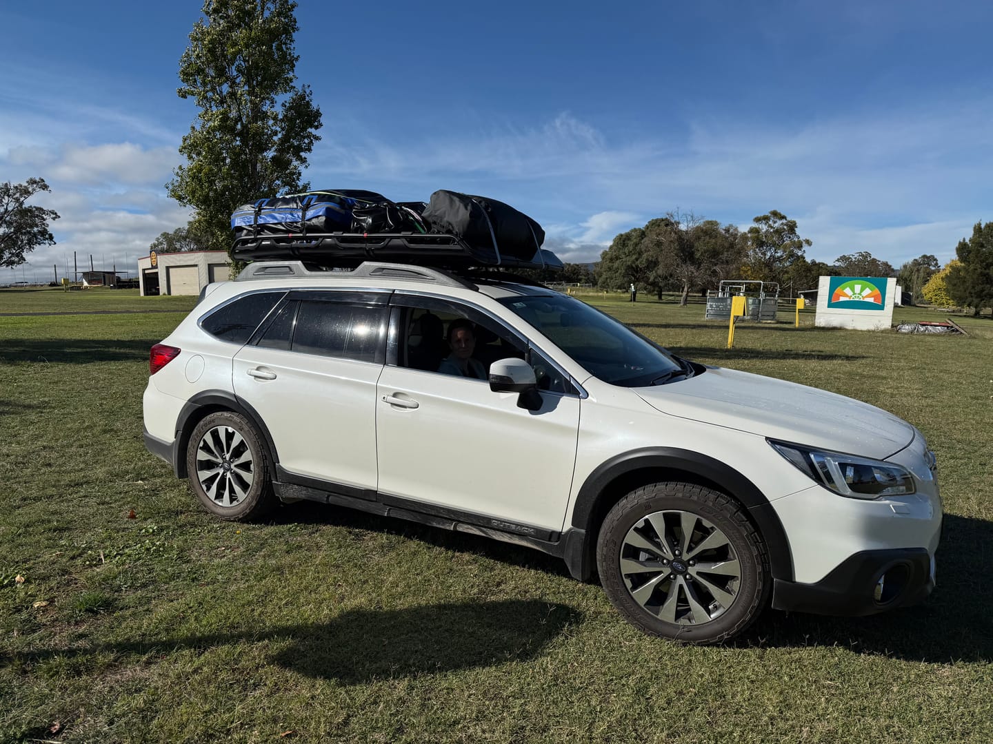Customer photo review of X-BULL Waterproof Car Roof Top Rack Carrier ravel Cargo Luggage Cube Bag Travel 425L / 595LL